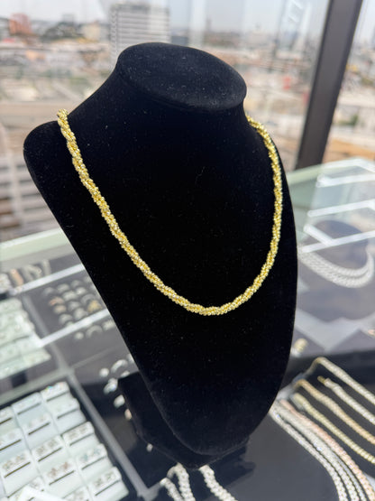 Twisted Mooncut Chain