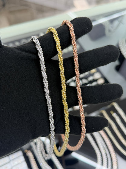 Twisted Mooncut Chain