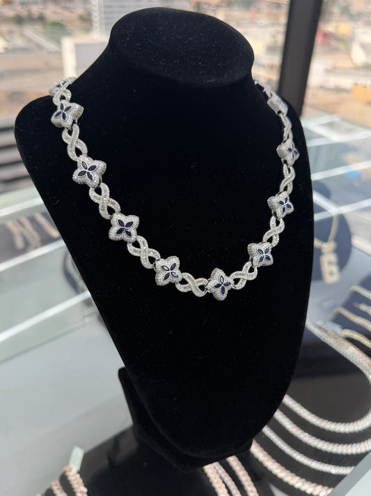 Clover infinity chain (blue)